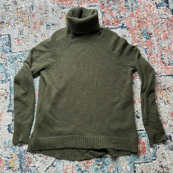 Jcrew xxs green turtleneck sweater - Picture 1 of 3